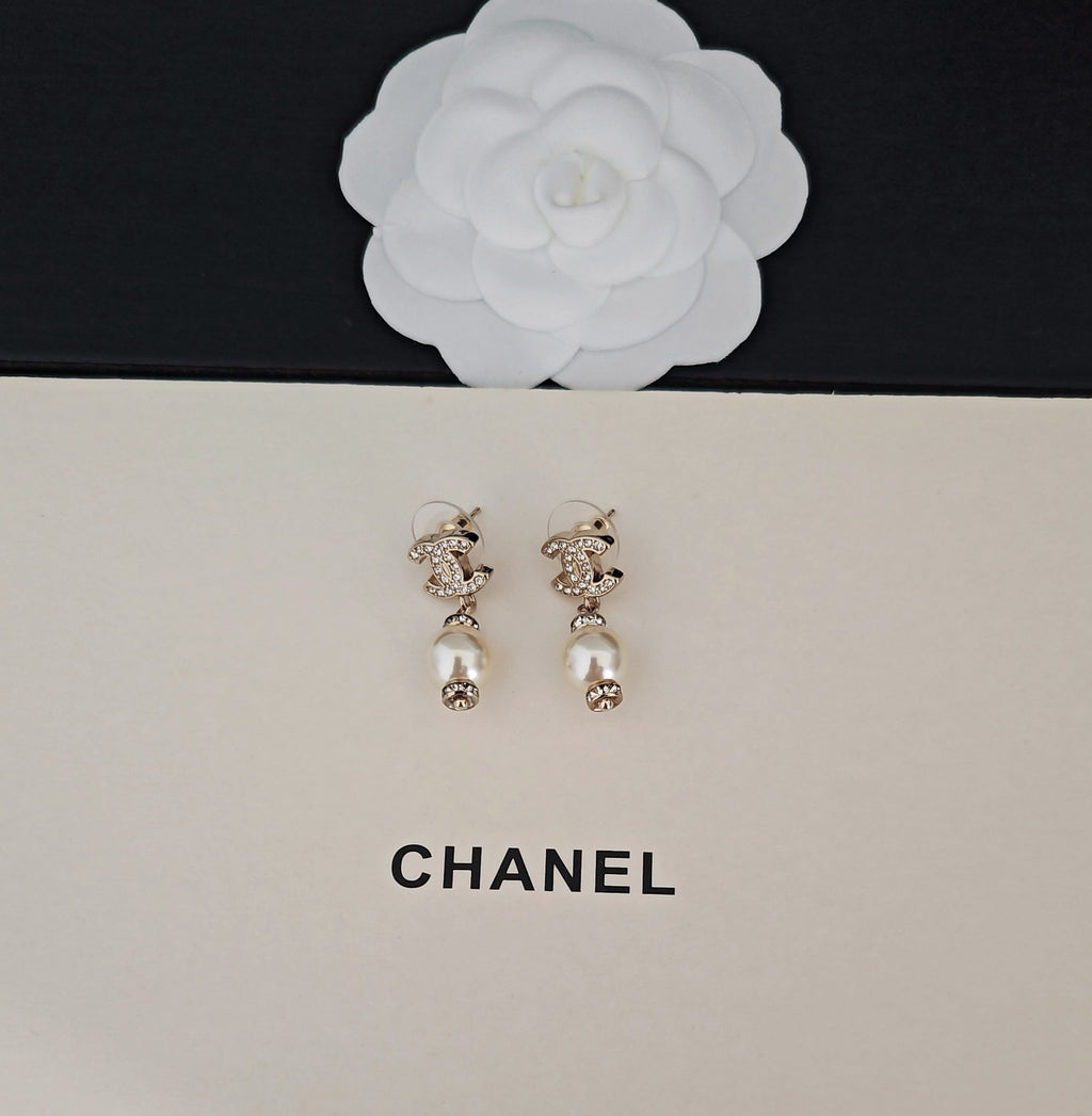 Pearl Pearl-Detail Statement Earrings – Pearl Detail – Design 009 detail view