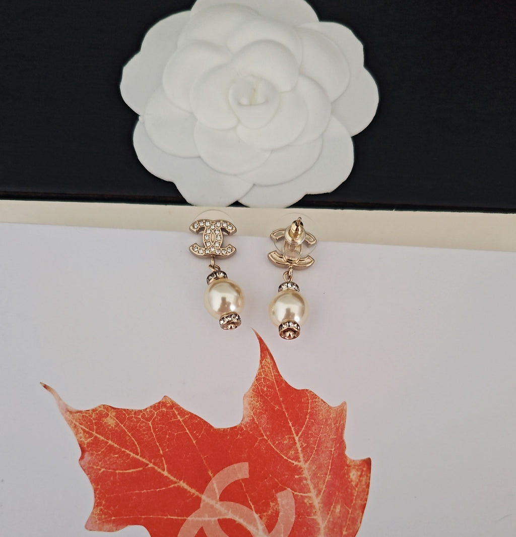 Pearl Pearl-Detail Statement Earrings – Pearl Detail – Design 009 close-up detail