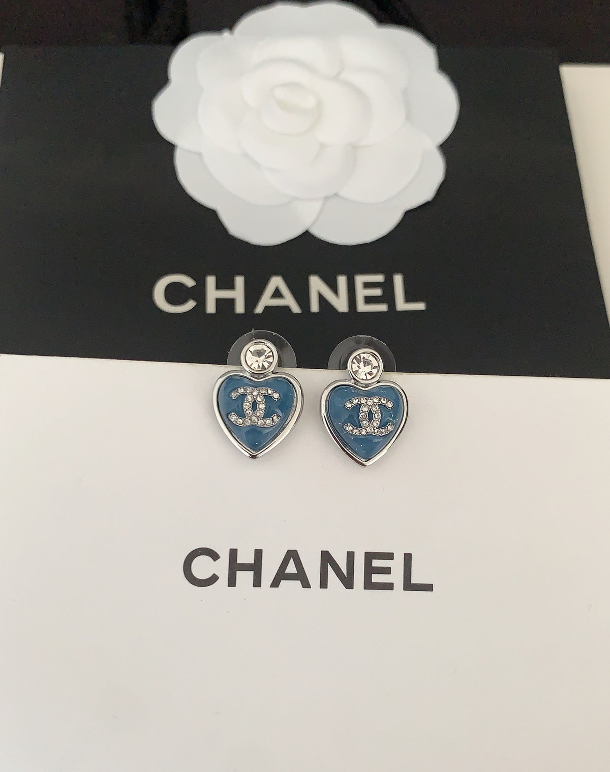 Heart Stud Earrings in Gold-Tone – Heart Detail – Design 003 side detail
