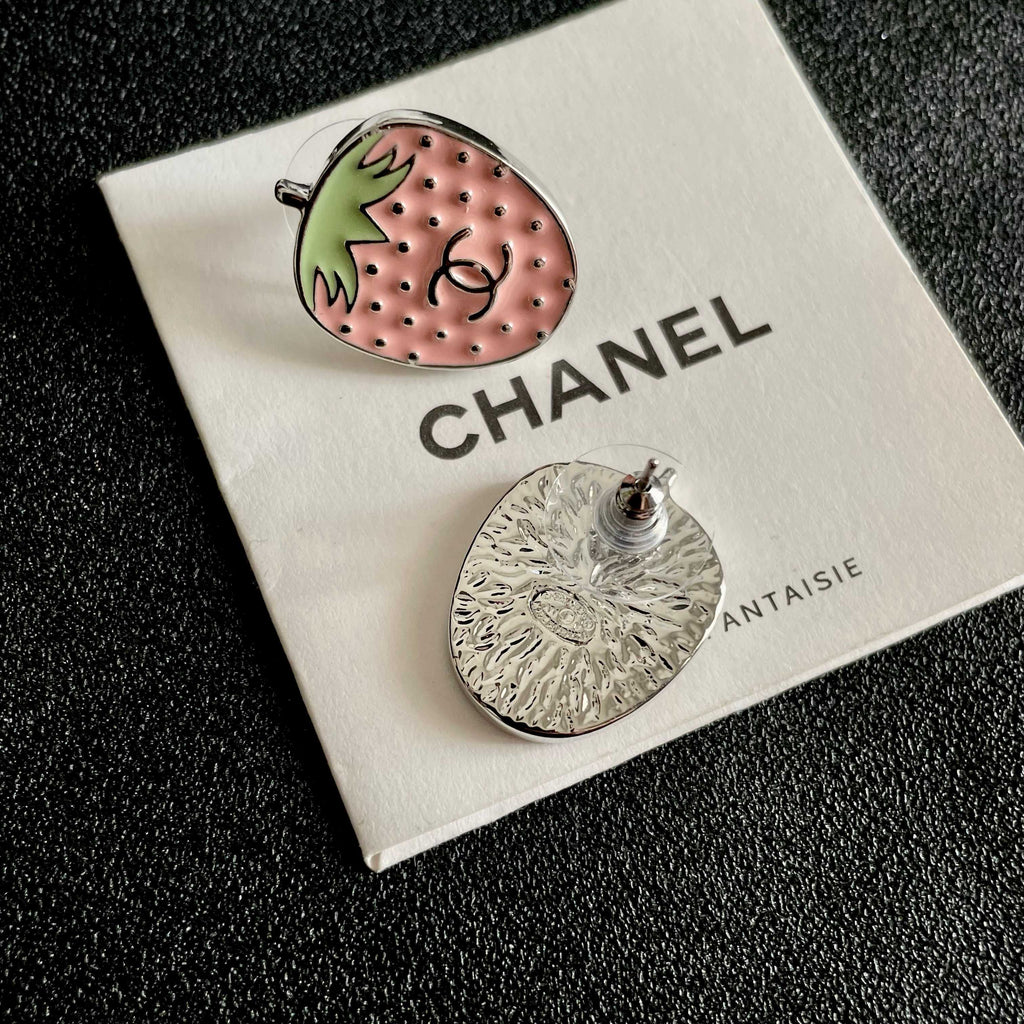 Double-C Emblem Stud Earrings in Polished Metal-Tone – Design 292 main product view