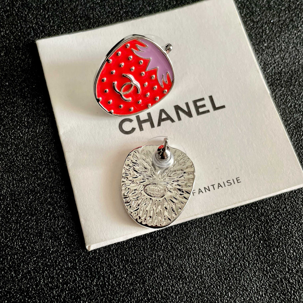 Double-C Emblem Stud Earrings in Polished Metal-Tone – Design 291 main product view