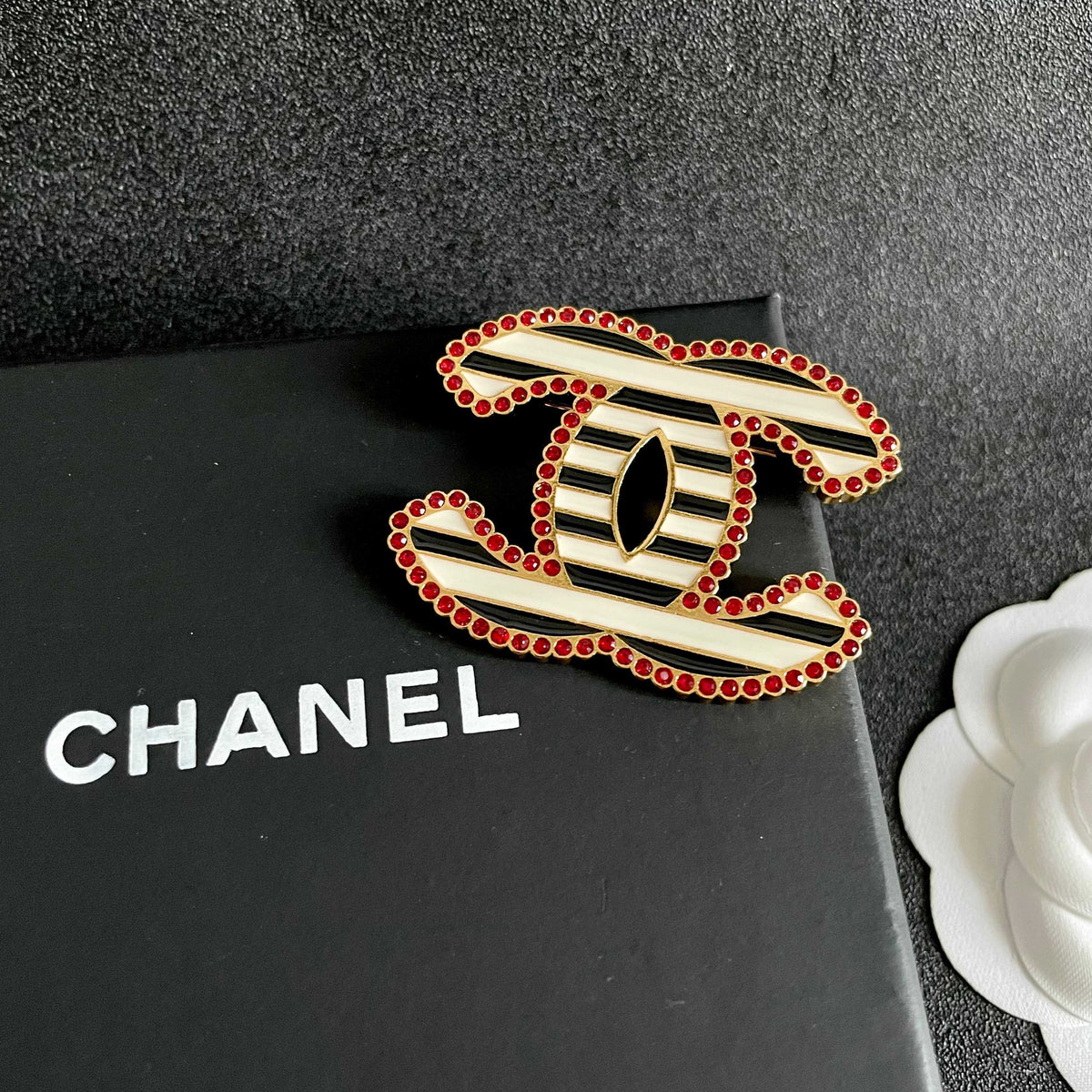 Double-C Emblem Brooch in Polished Metal-Tone – Design 065 detail view