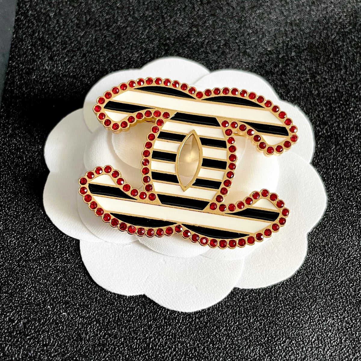 Double-C Emblem Brooch in Polished Metal-Tone – Design 065 front product view