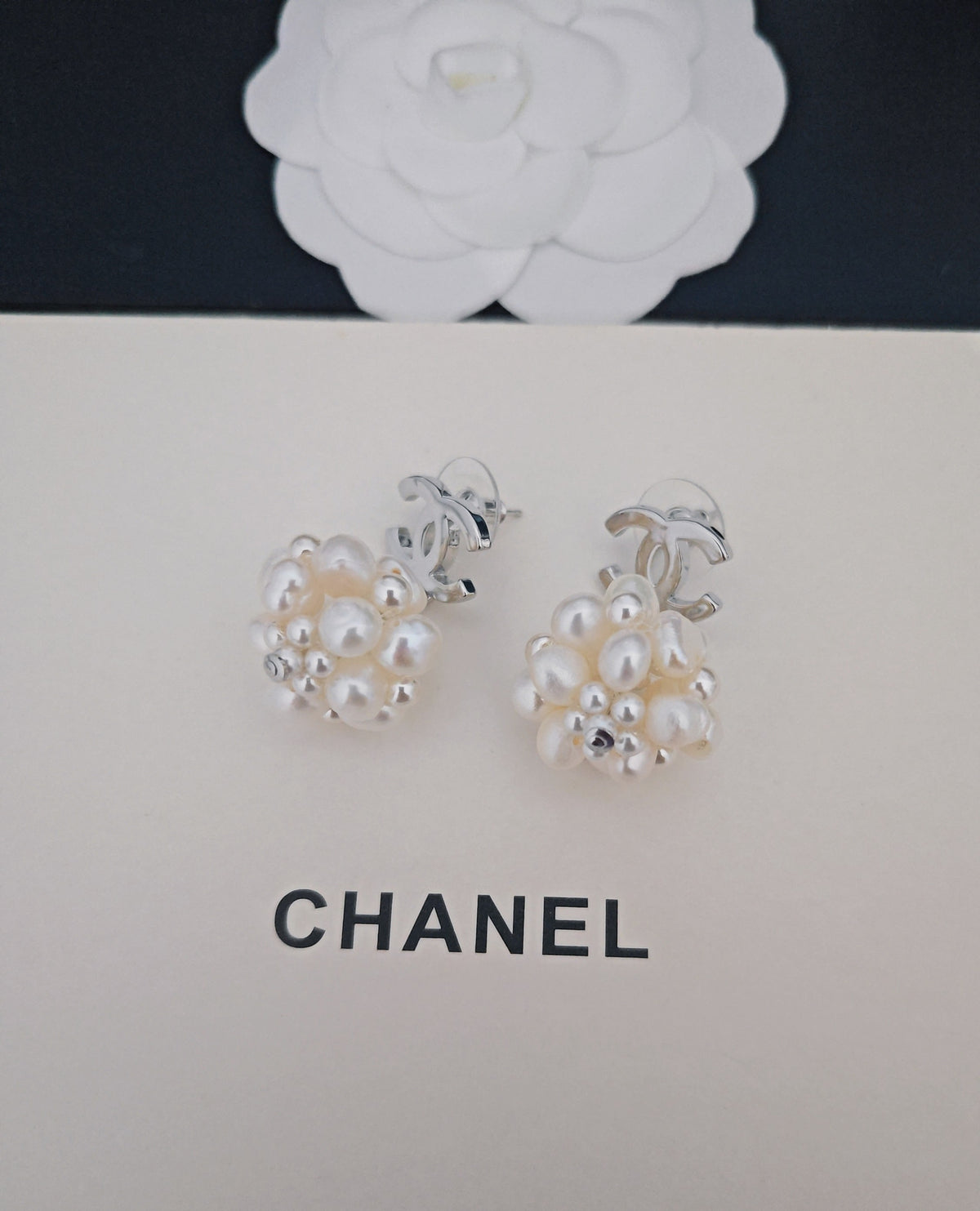 Pearl Pearl-Detail Statement Earrings – Pearl Detail side detail