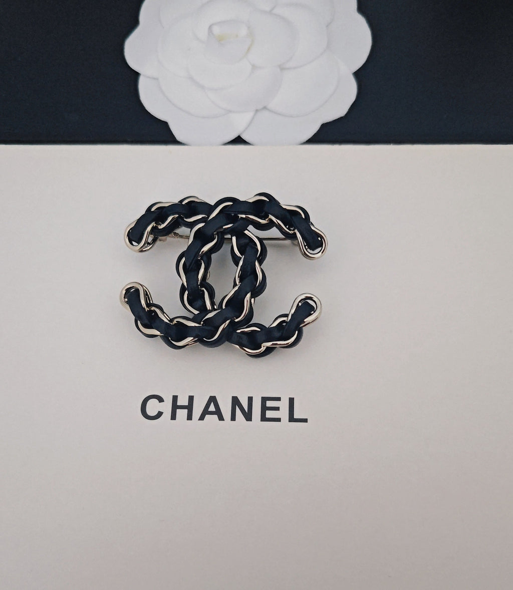 Signature Emblem Brooch in Gold-Tone – Black Detail – Design 003 detail view