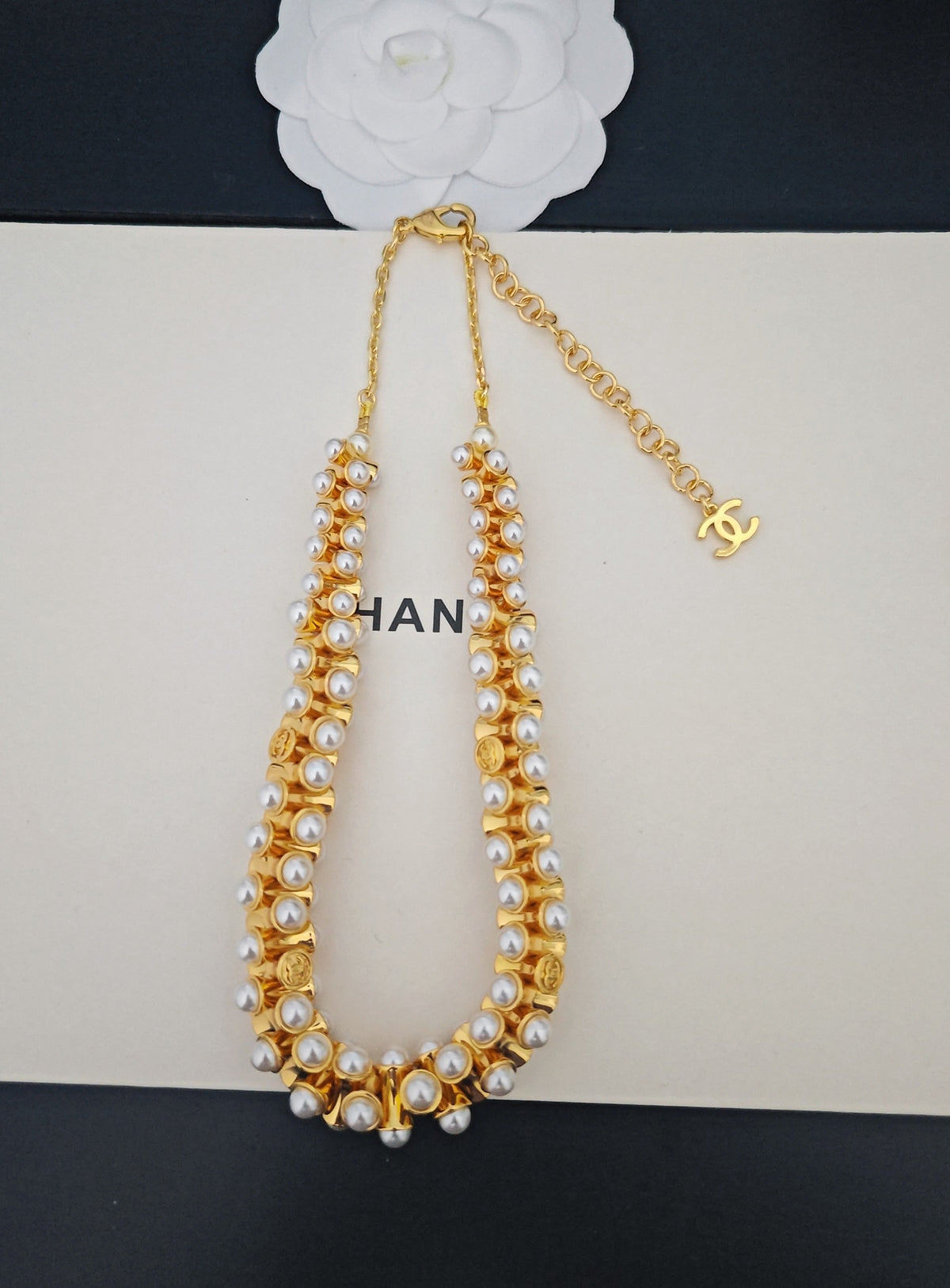 Pearl Pearl-Detail Pendant Necklace – Pearl Detail – Design 051 side detail