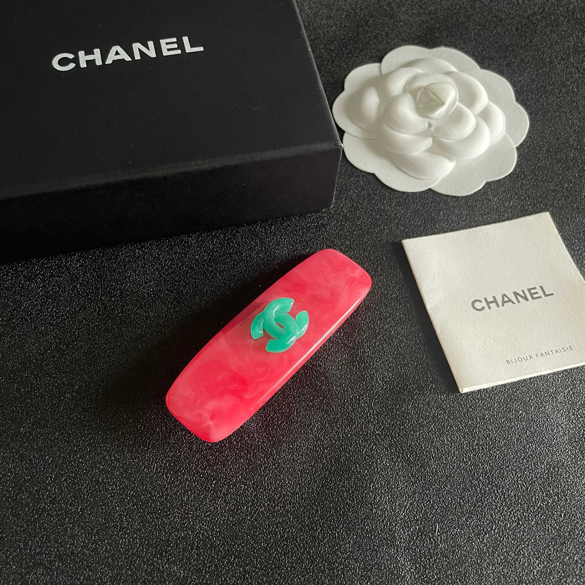 Double-C Emblem Hair Clip – Design 030 styled product view