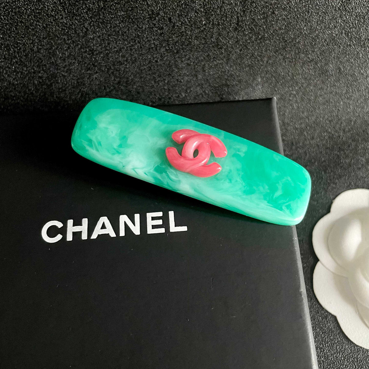 Double-C Emblem Hair Clip – Design 029 detail view
