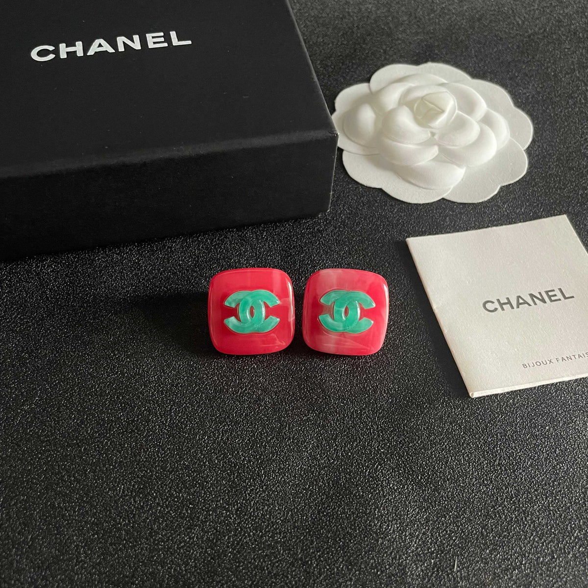 Double-C Emblem Stud Earrings in Polished Metal-Tone – Design 320 styled product view
