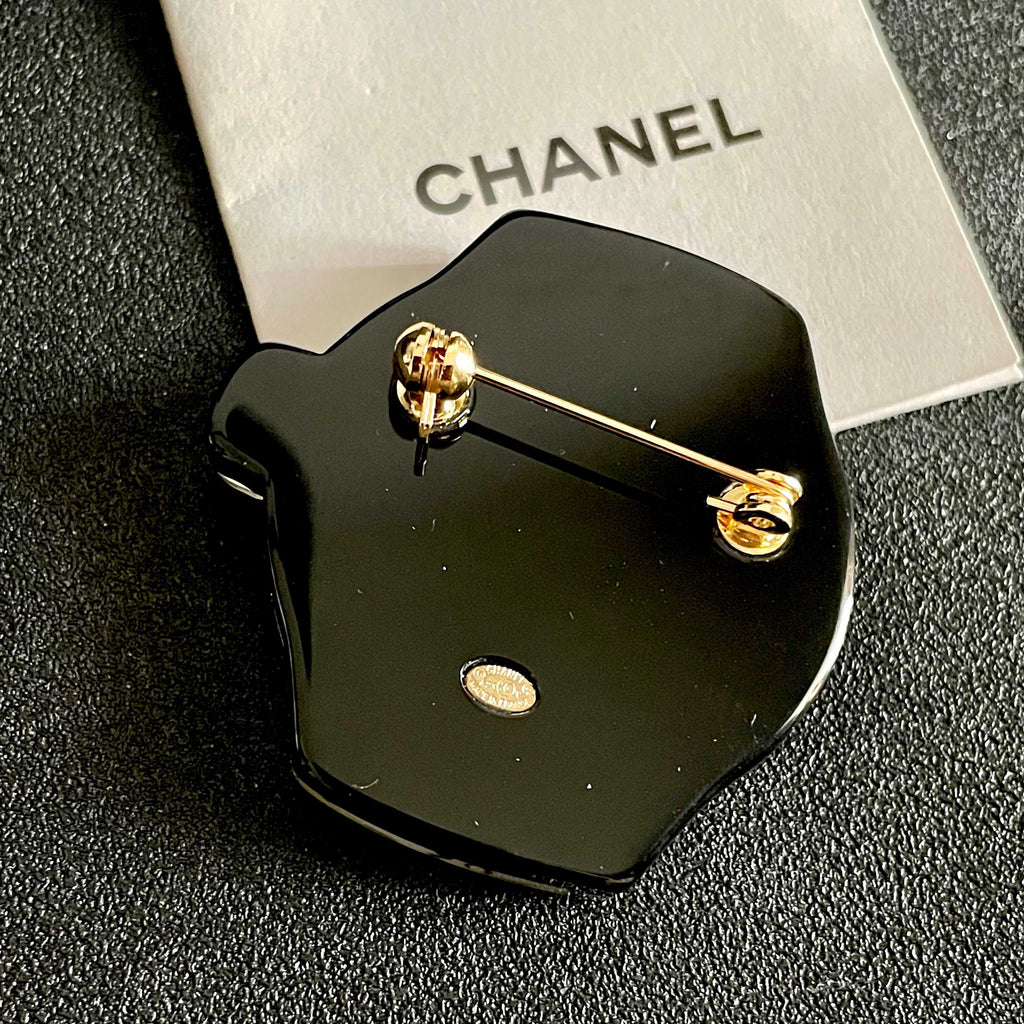 Double-C Emblem Brooch in Polished Metal-Tone – Design 004 main product view
