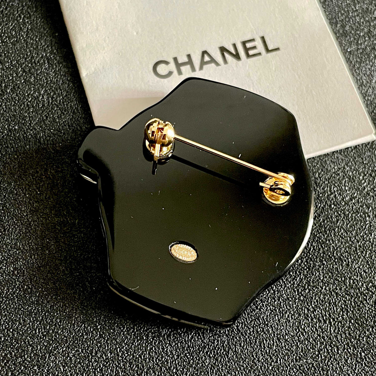 Double-C Emblem Brooch in Polished Metal-Tone – Design 050 main product view