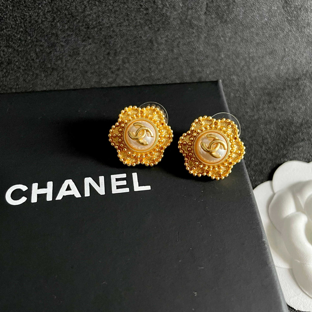 Double-C Emblem Stud Earrings in Polished Metal-Tone – Design 340 detail view