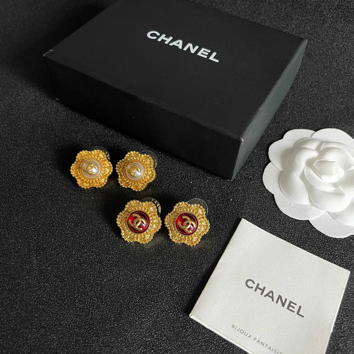 Double-C Emblem Stud Earrings in Polished Metal-Tone – Design 012 close-up detail