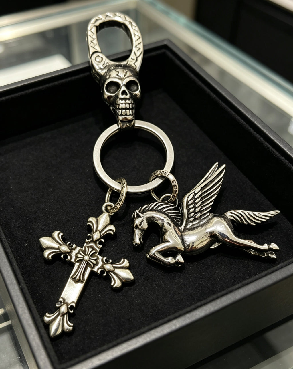 Cross Keychain in Antique Silver-Tone – Design 04 side detail