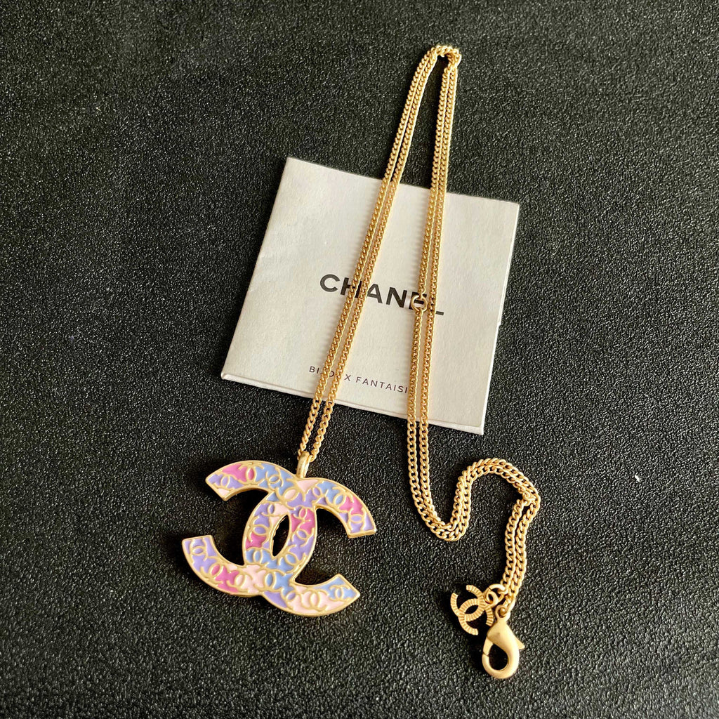 Double-C Emblem Pendant Necklace in Polished Metal-Tone – Design 061 detail view