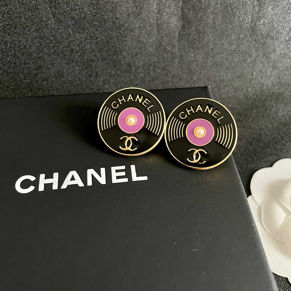Double-C Emblem Stud Earrings in Polished Metal-Tone – Design 359 detail view