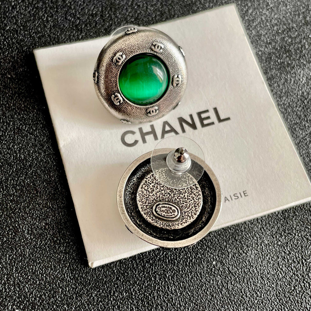 Double-C Emblem Stud Earrings in Polished Metal-Tone – Design 171 main product view