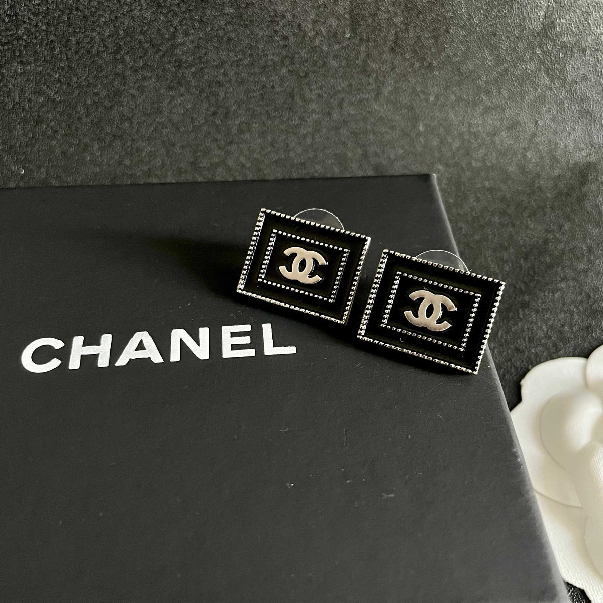 Double-C Emblem Stud Earrings in Polished Metal-Tone – Design 353 detail view