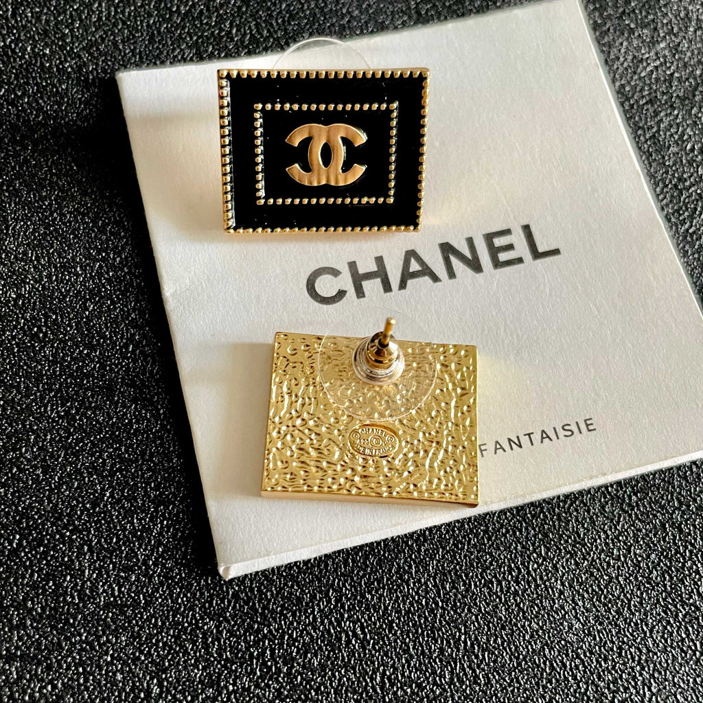 Double-C Emblem Stud Earrings in Polished Metal-Tone – Design 352 main product view