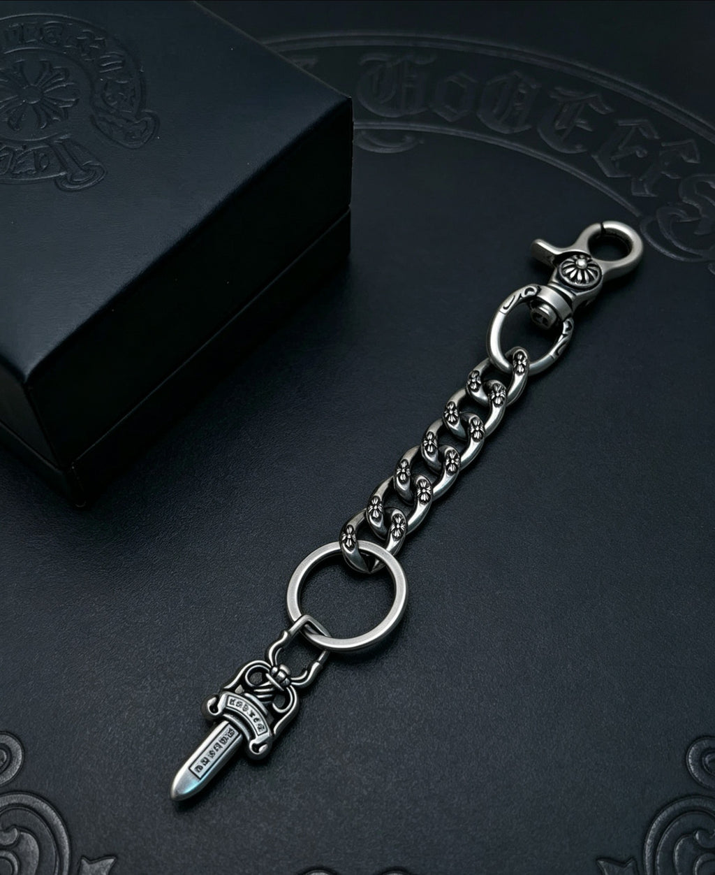 Dagger Multi-Use Chain Accessory – Dagger Detail side detail