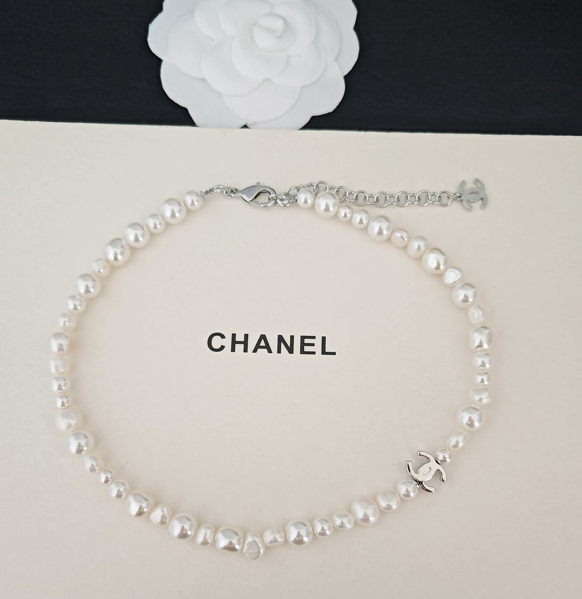 Pearl Pearl-Detail Pendant Necklace – Pearl Detail – Design 056 side detail