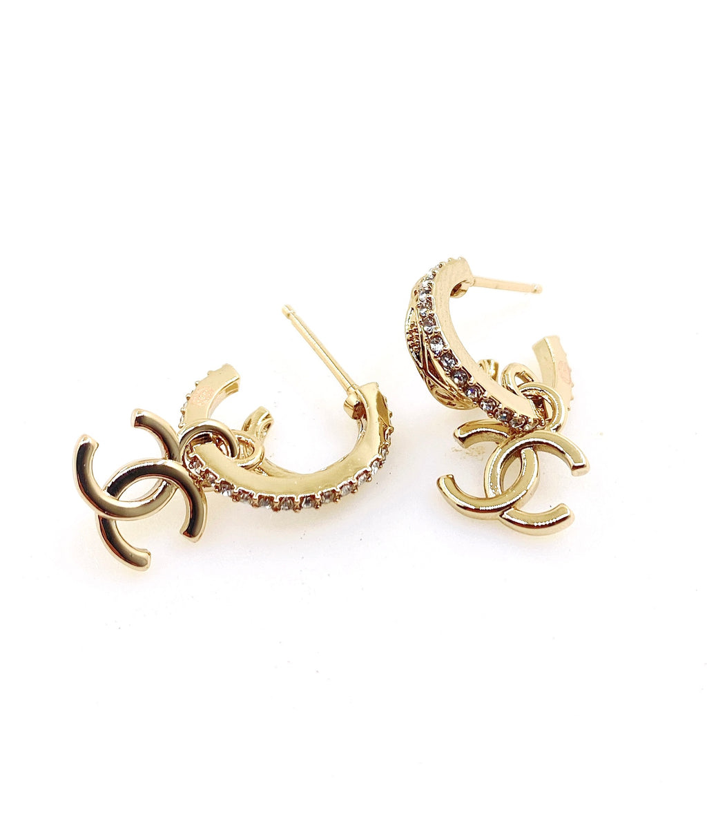 Signature Emblem Jewelry Accessory in Gold-Tone – Design 024 side detail