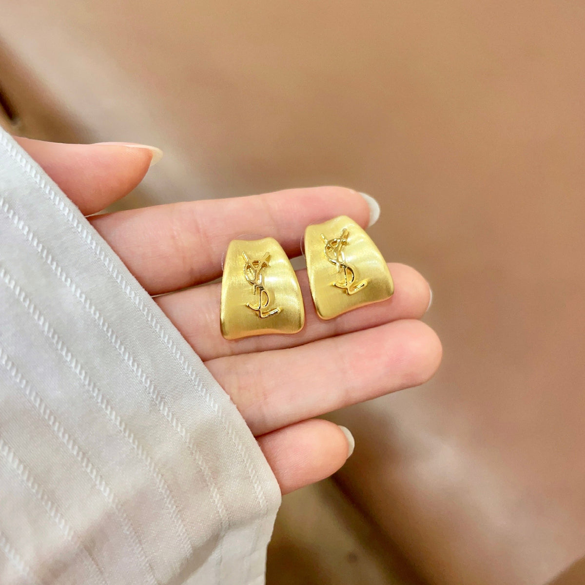 Geometric Emblem Stud Earrings in Silver-Tone – Vintage Detail – Design 008 side detail