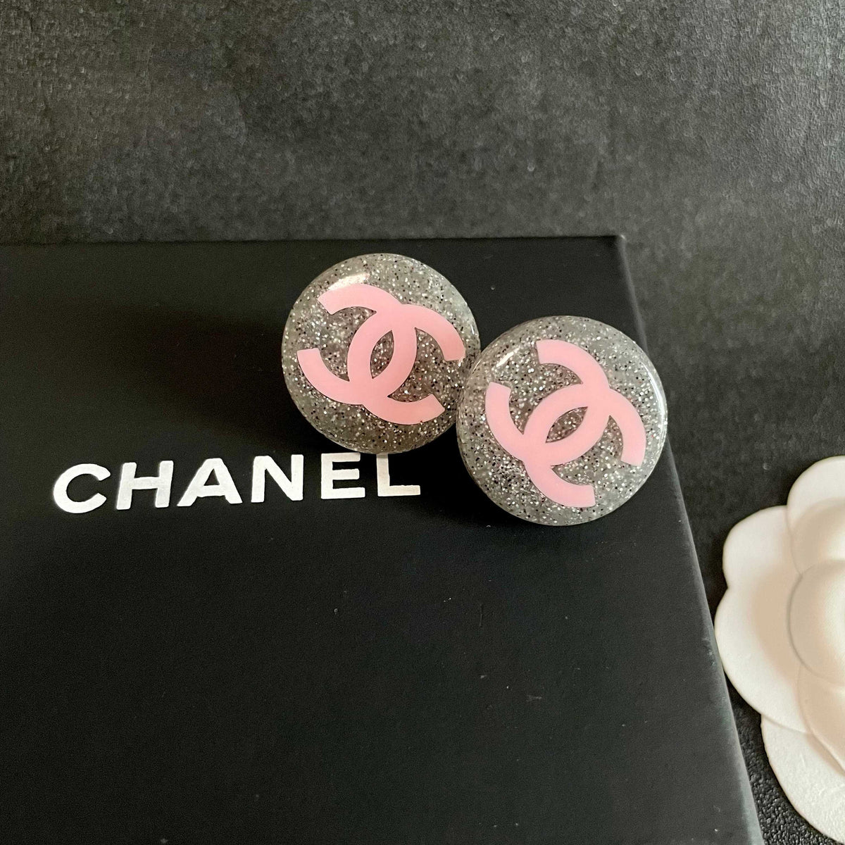 Double-C Emblem Stud Earrings in Polished Metal-Tone – Design 368 detail view