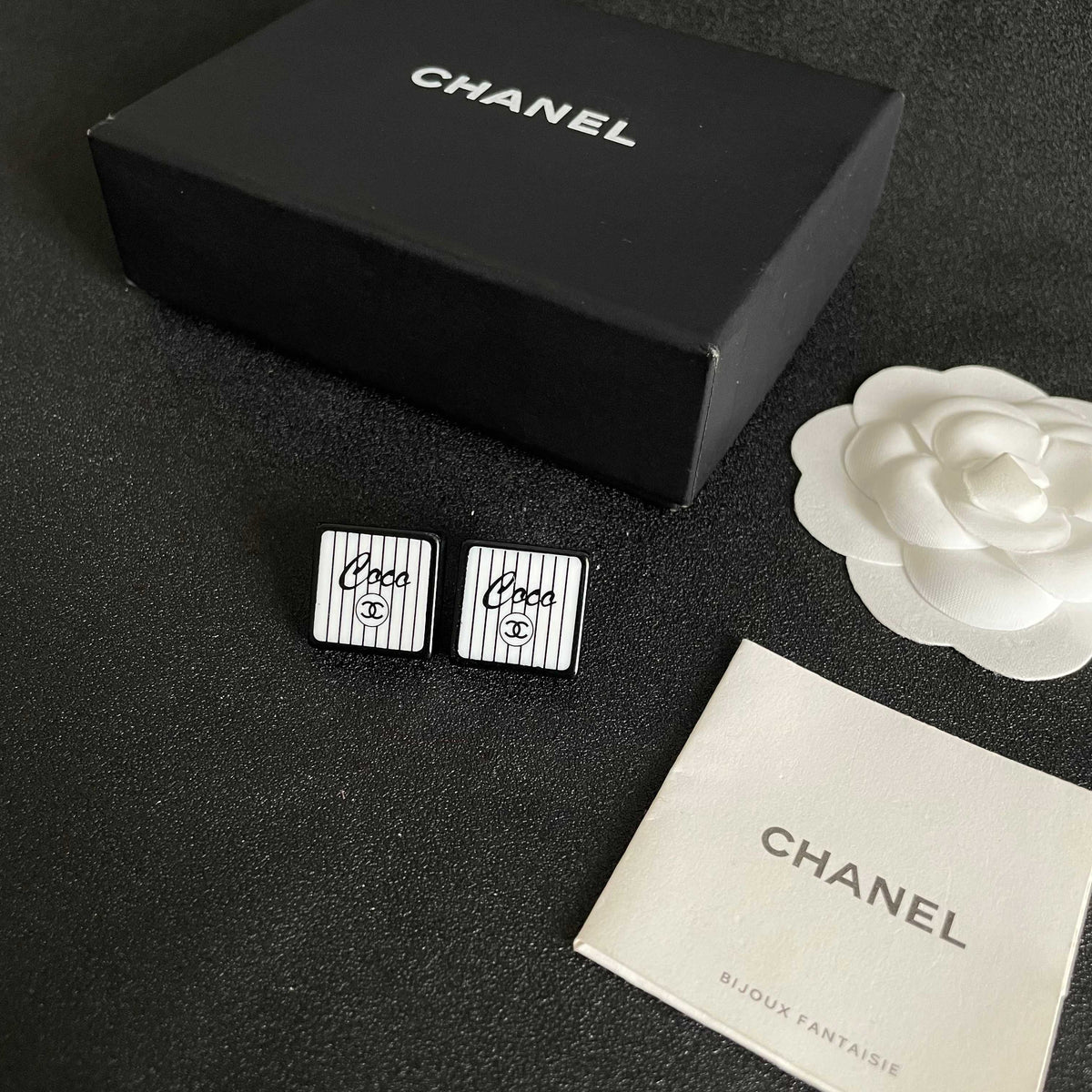 Double-C Emblem Stud Earrings in Polished Metal-Tone – Design 367 close-up detail
