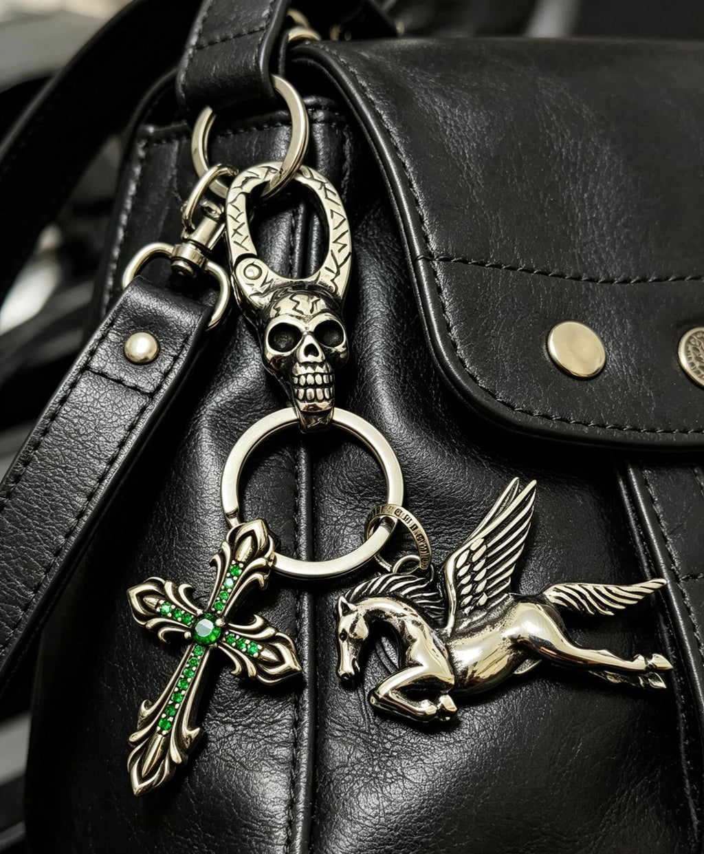 Cross Keychain in Antique Silver-Tone – Design 01 side detail