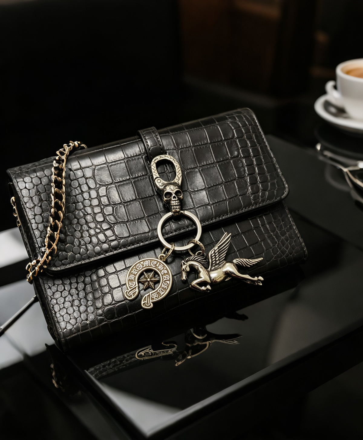 Skull Keychain in Antique Silver-Tone – Design 01 detail view