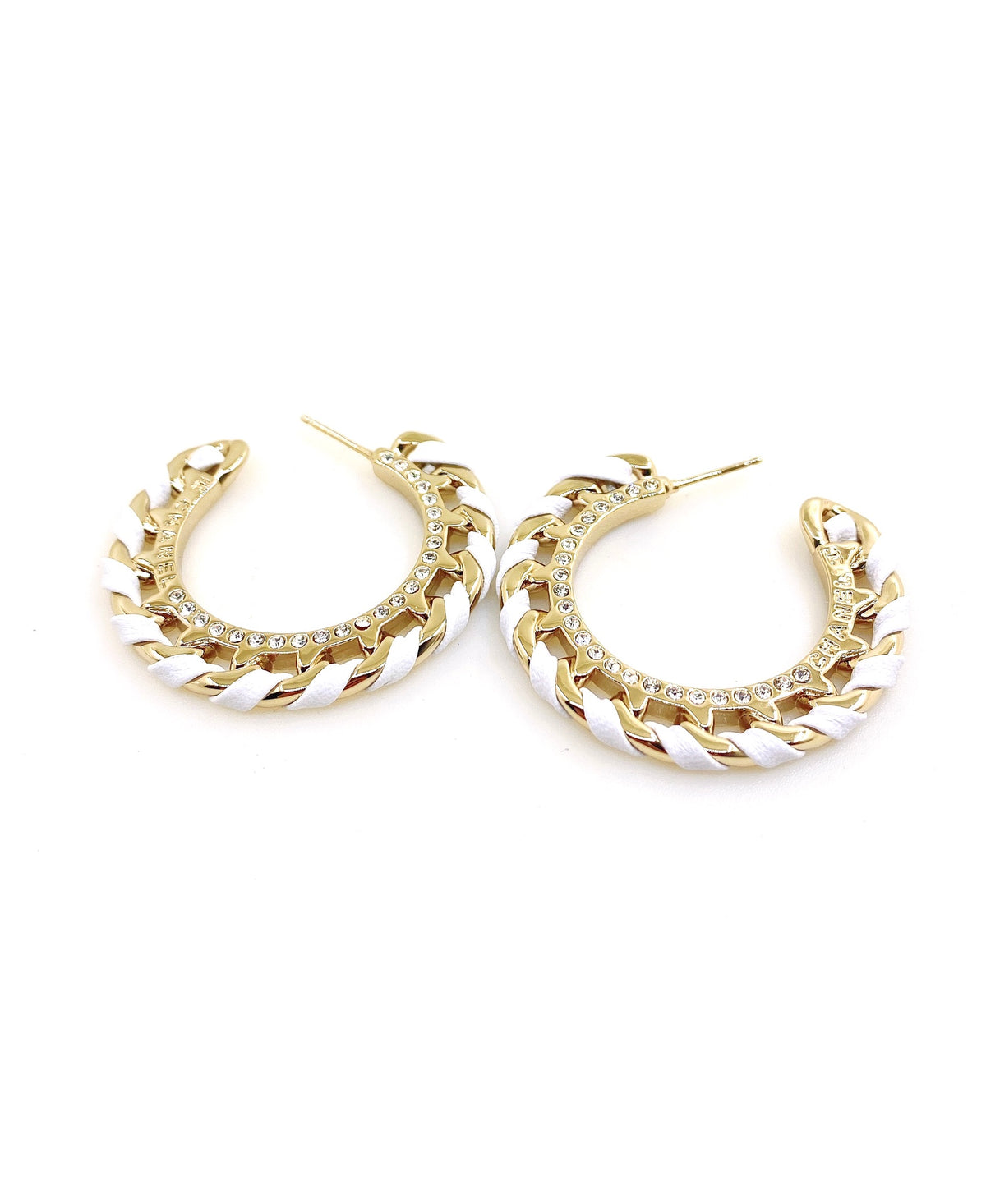 Round Jewelry Accessory in Gold-Tone – Black Detail – Design 002 detail view