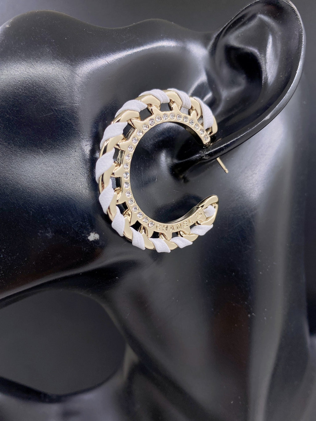 Round Jewelry Accessory in Gold-Tone – Black Detail side detail