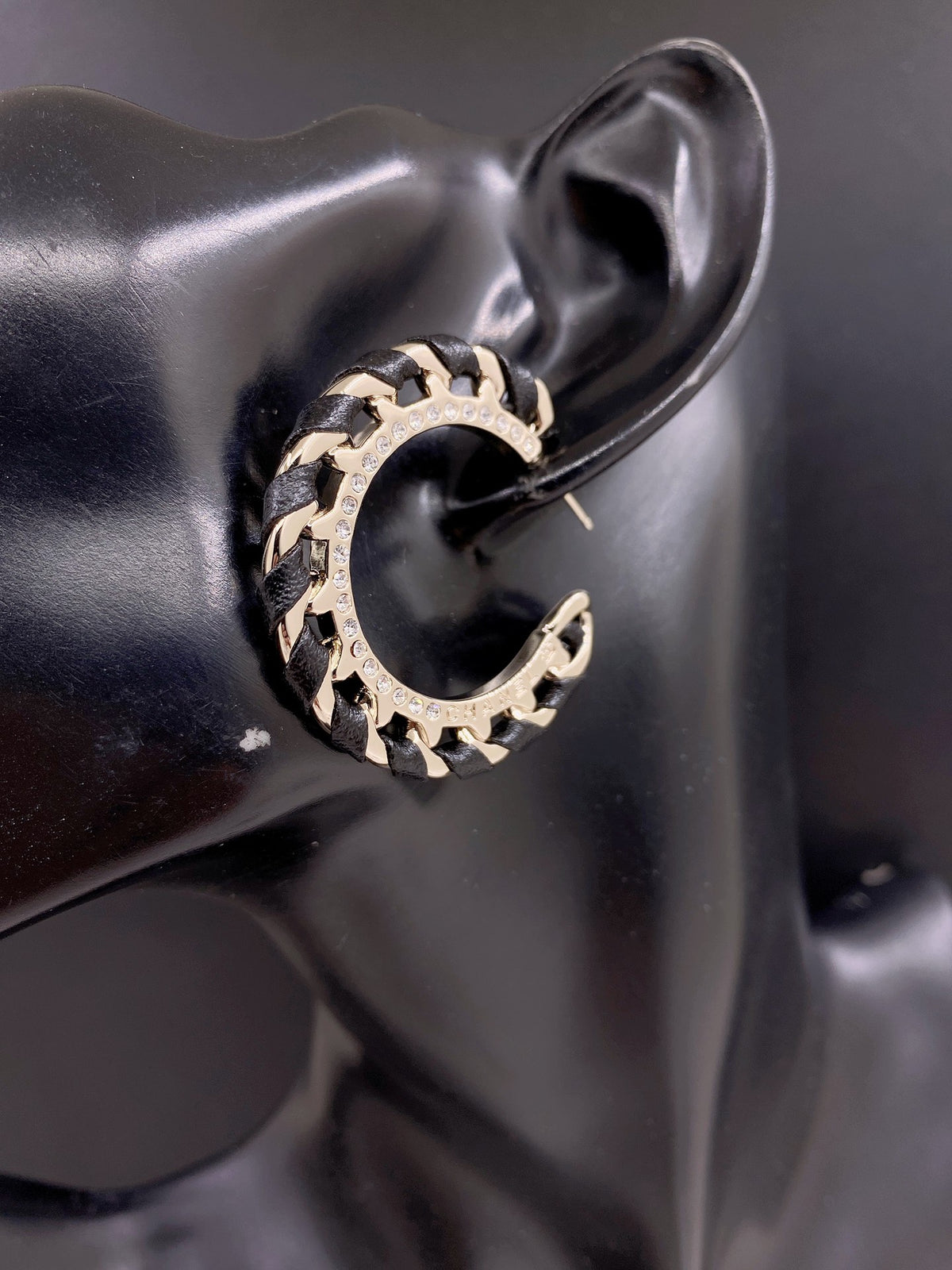 Round Jewelry Accessory in Gold-Tone – Black Detail – Design 002 styled product view