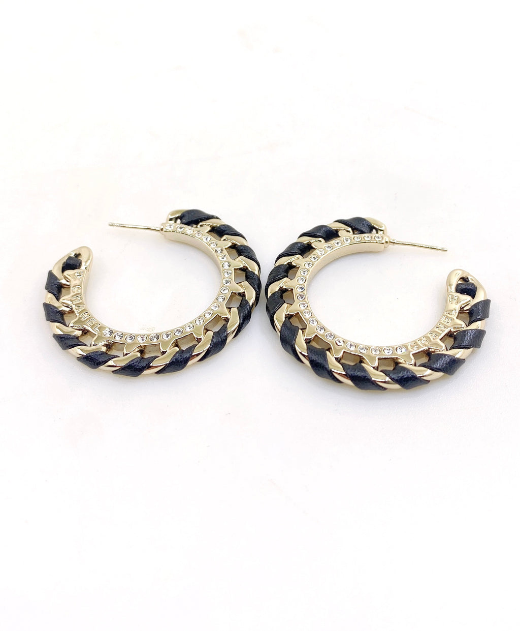 Round Jewelry Accessory in Gold-Tone – Black Detail main product view