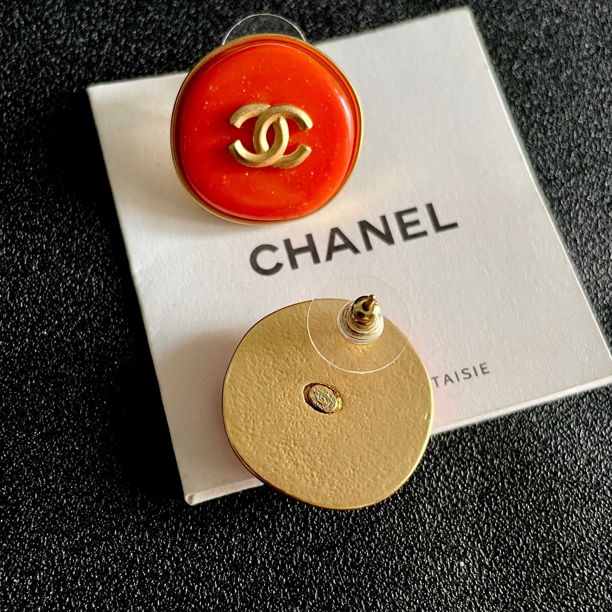 Double-C Emblem Stud Earrings in Polished Metal-Tone – Design 389 main product view