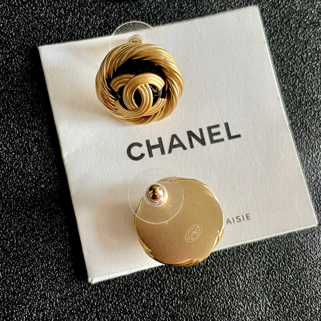 Double-C Emblem Stud Earrings in Polished Metal-Tone – Design 387 main product view
