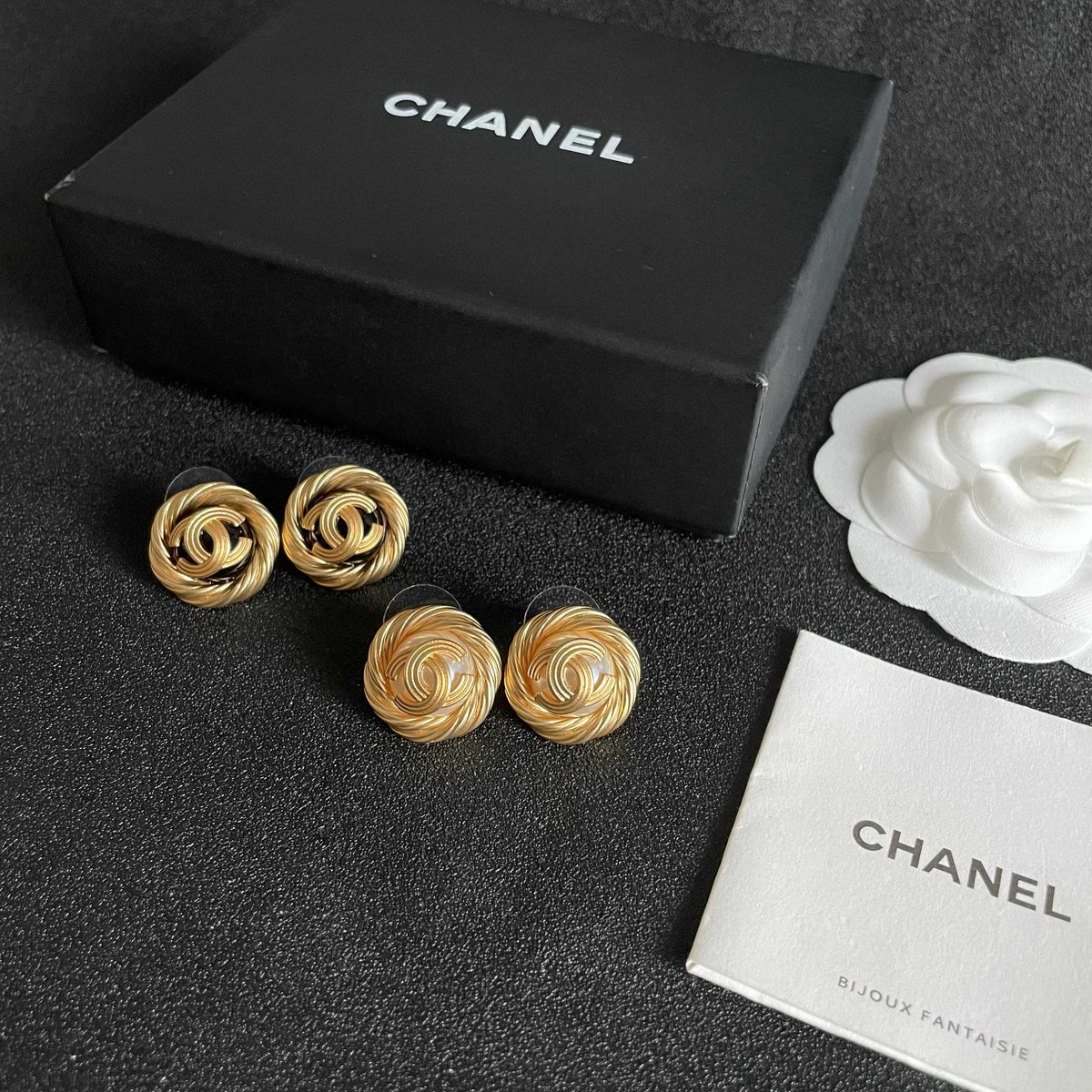 Double-C Emblem Stud Earrings in Polished Metal-Tone – Design 386 close-up detail