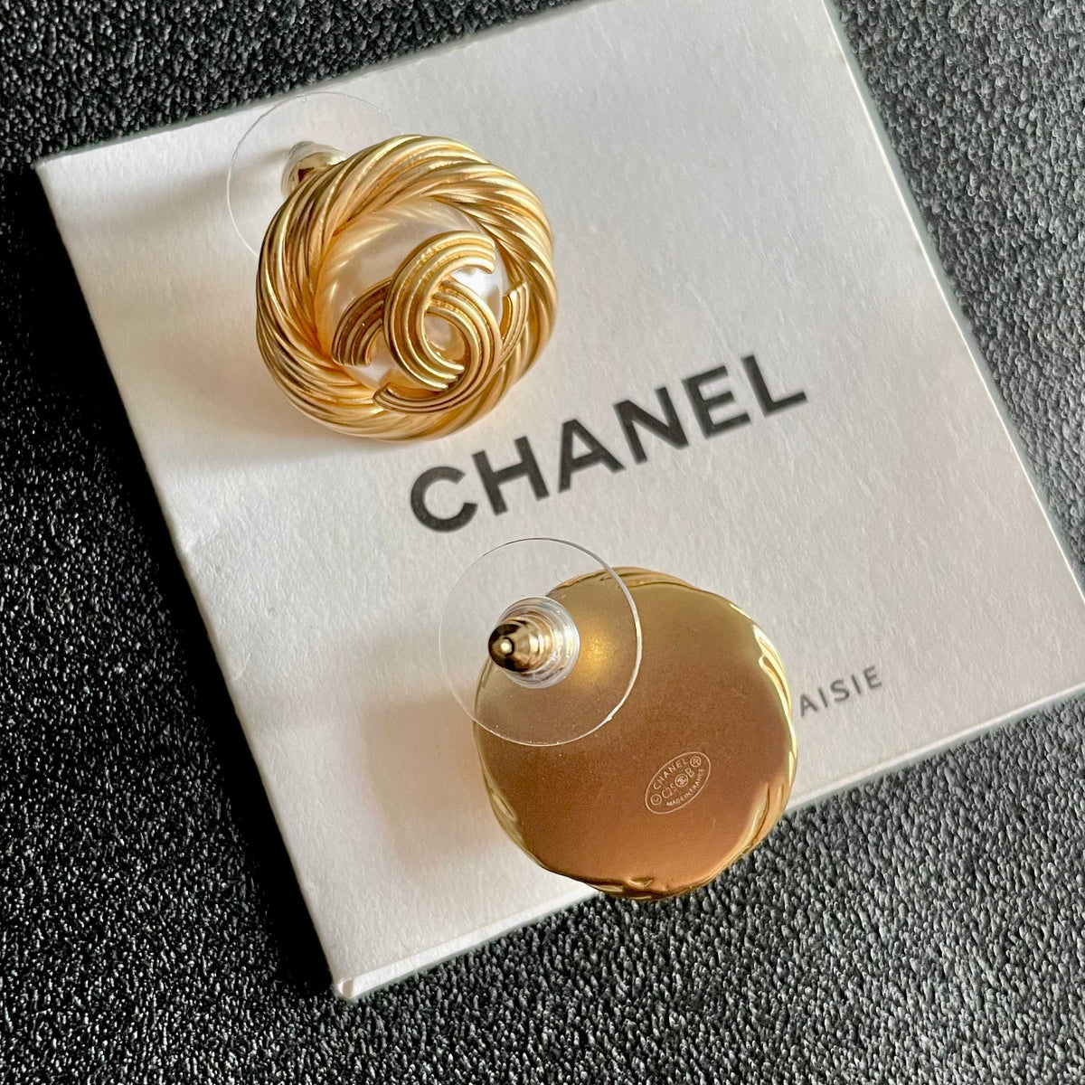 Double-C Emblem Stud Earrings in Polished Metal-Tone – Design 386 main product view