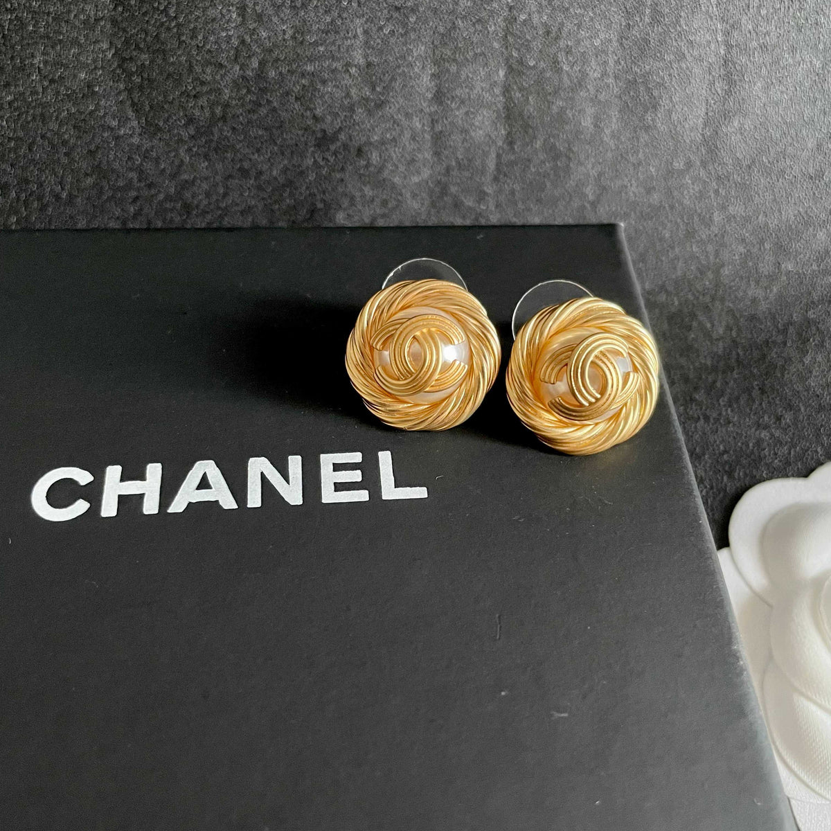 Double-C Emblem Stud Earrings in Polished Metal-Tone – Design 386 detail view