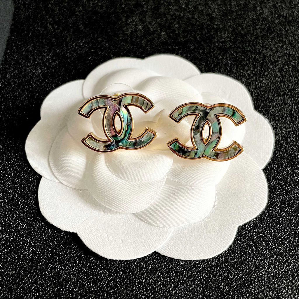 Double-C Emblem Stud Earrings in Polished Metal-Tone – Design 385 front product view