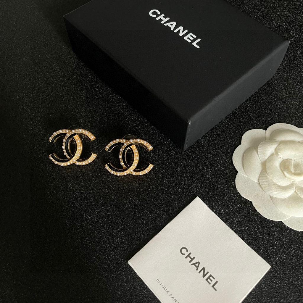 Double-C Emblem Pearl-Detail Stud Earrings – Pearl Detail – Design 029 close-up detail