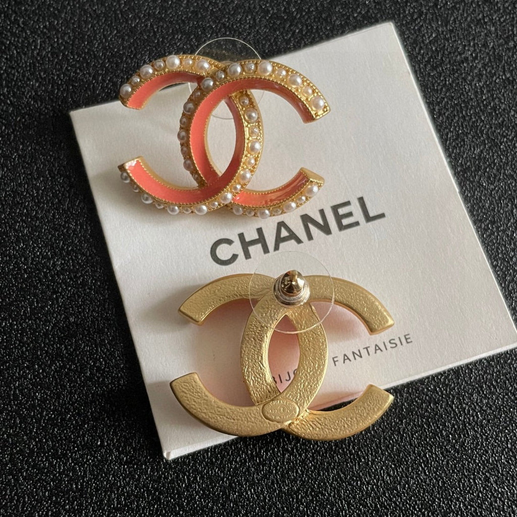Double-C Emblem Pearl-Detail Stud Earrings – Pearl Detail – Design 028 main product view
