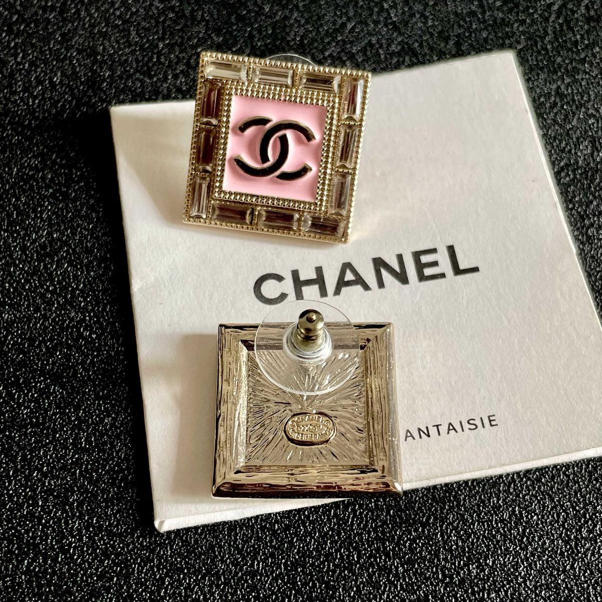 Double-C Emblem Stud Earrings in Polished Metal-Tone – Design 428 main product view