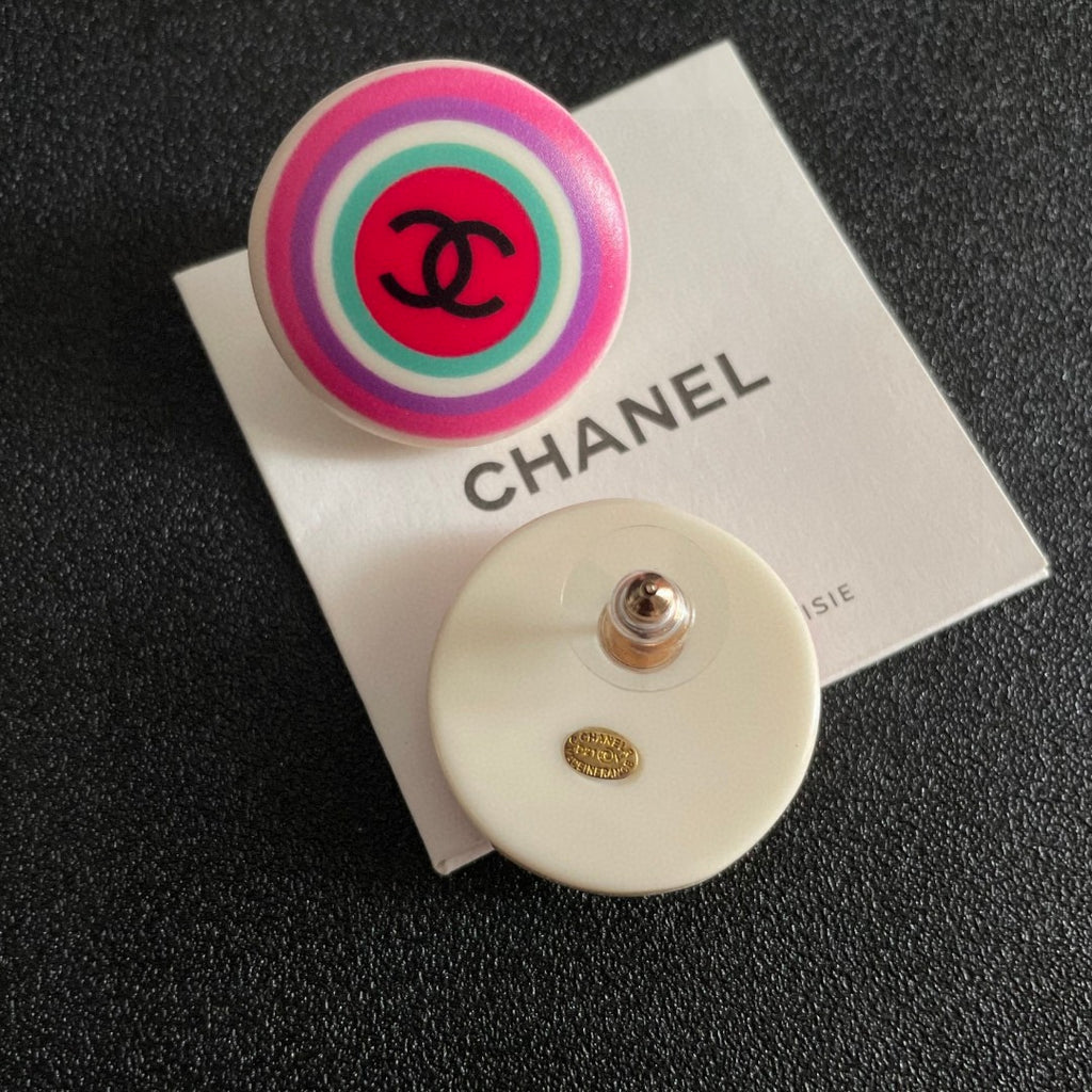 Double-C Emblem Stud Earrings in Polished Metal-Tone – Design 399 main product view
