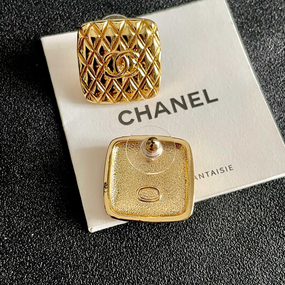 Double-C Emblem Stud Earrings in Polished Metal-Tone – Design 426 main product view