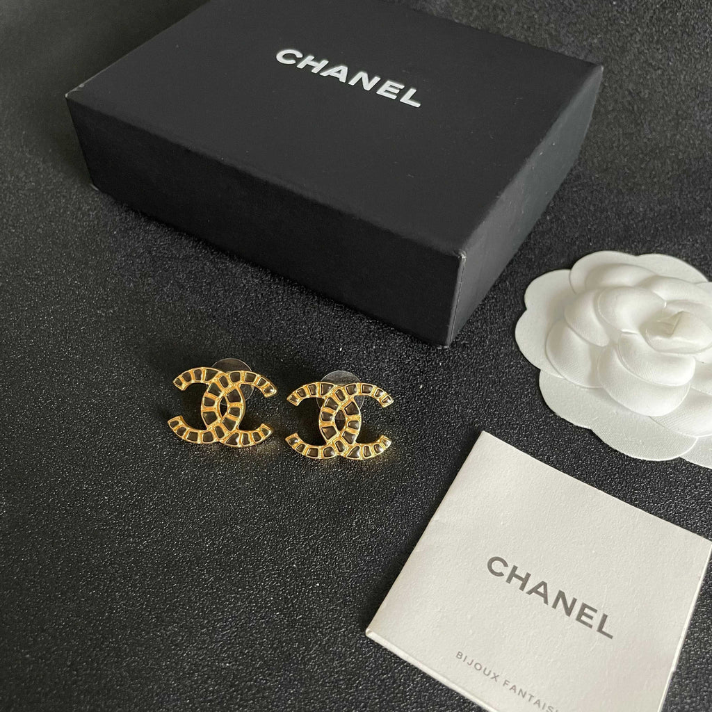 Double-C Emblem Stud Earrings in Polished Metal-Tone – Design 424 close-up detail