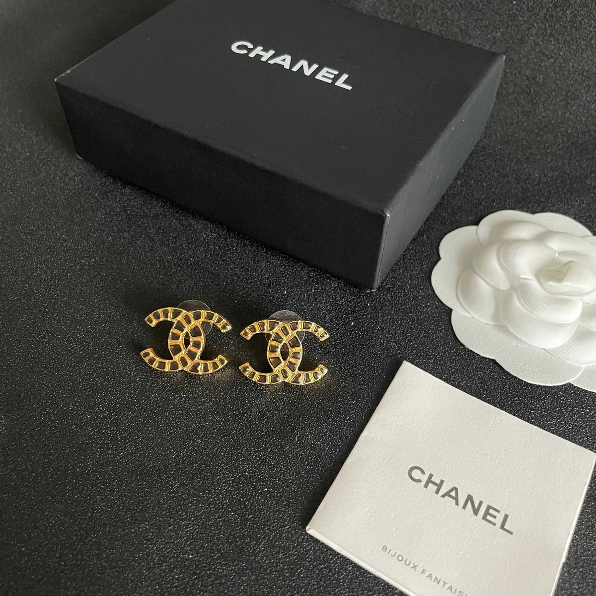 Double-C Emblem Stud Earrings in Polished Metal-Tone – Design 424 close-up detail