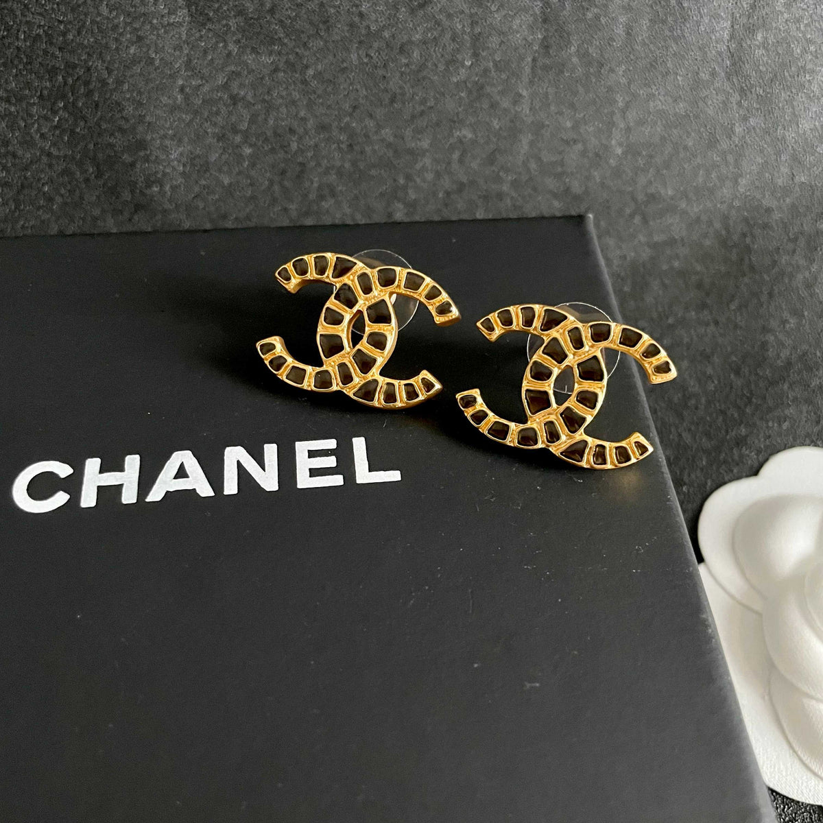 Double-C Emblem Stud Earrings in Polished Metal-Tone – Design 396 detail view