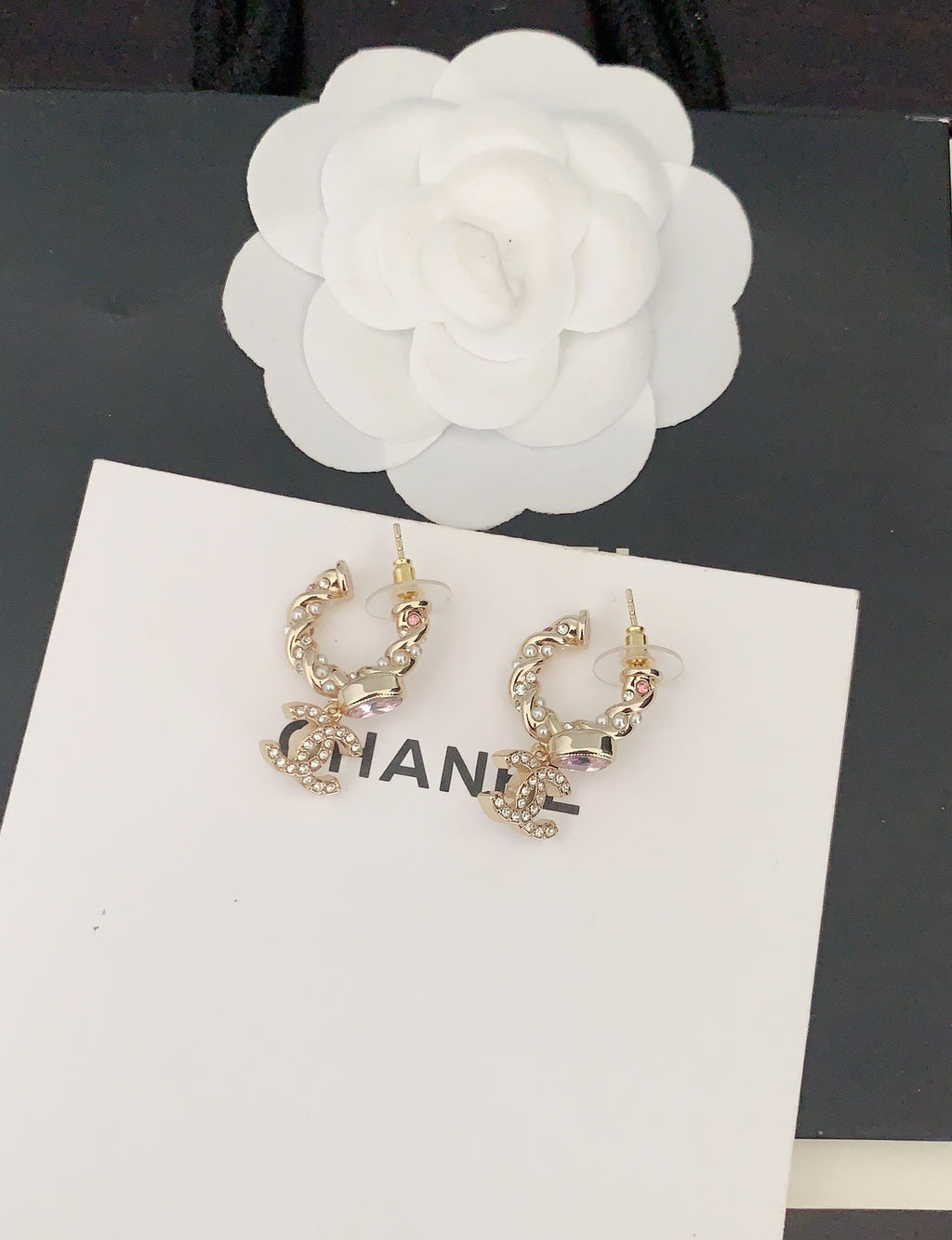 Pearl Jewelry Accessory in Gold-Tone – Pearl Detail – Design 003 side detail